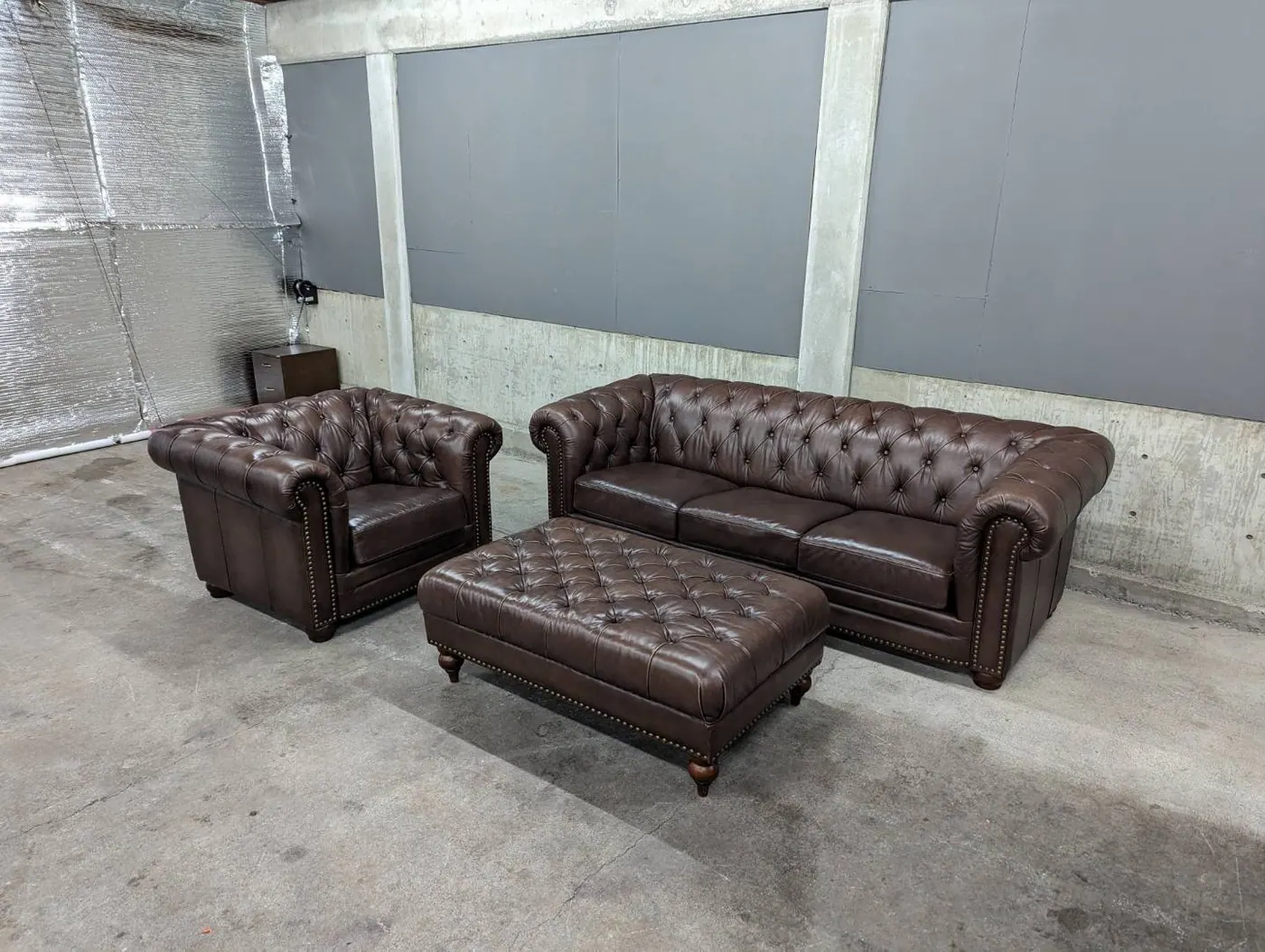 Top Grain Leather Chesterfield Set, view 2