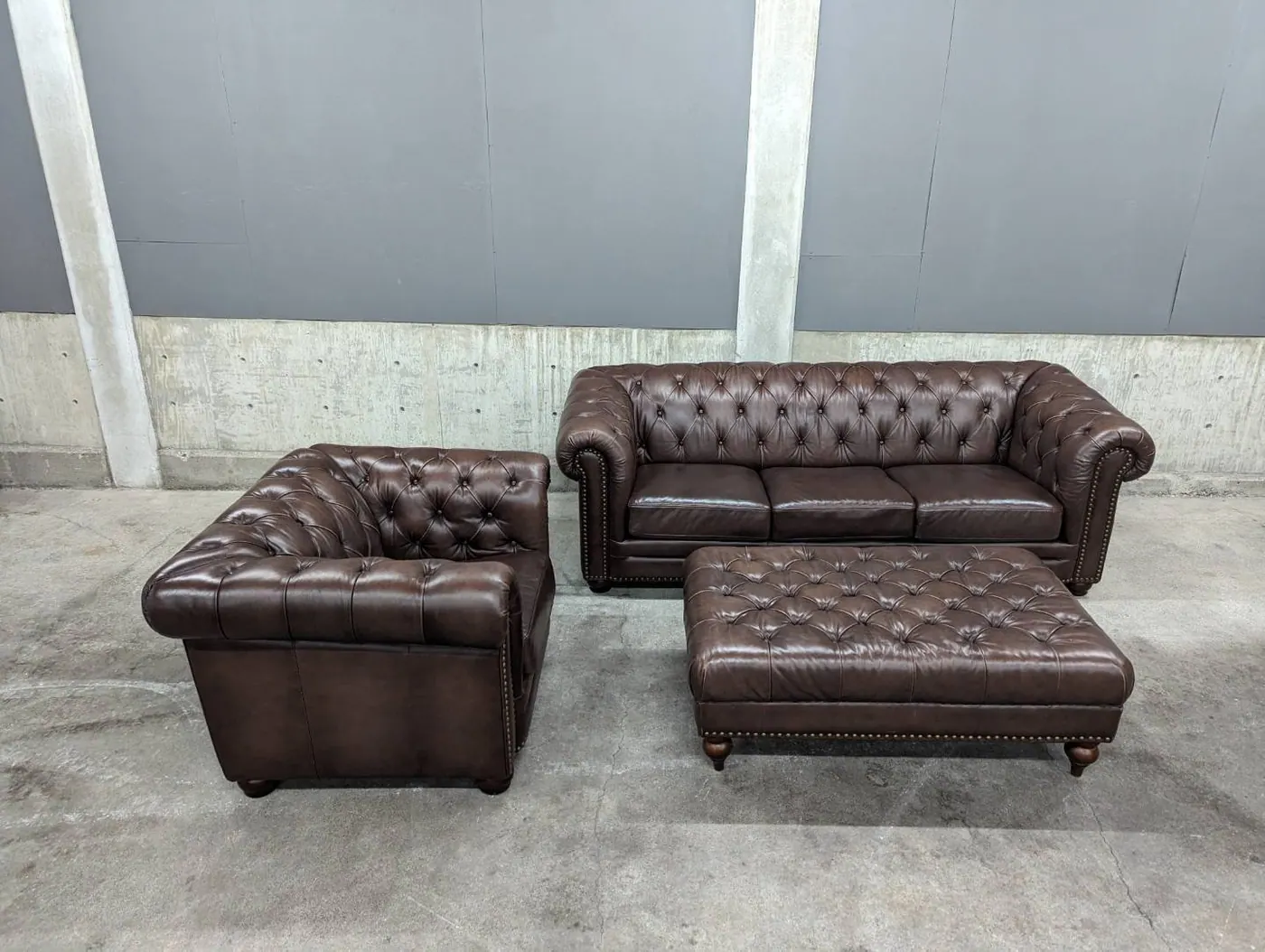 Top Grain Leather Chesterfield Set, view 3