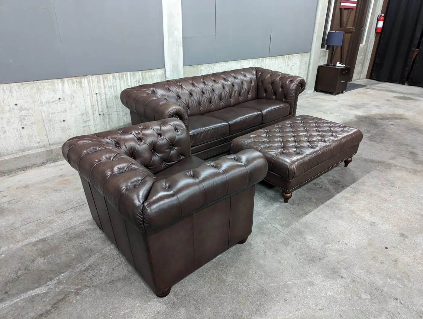Top Grain Leather Chesterfield Set, view 4