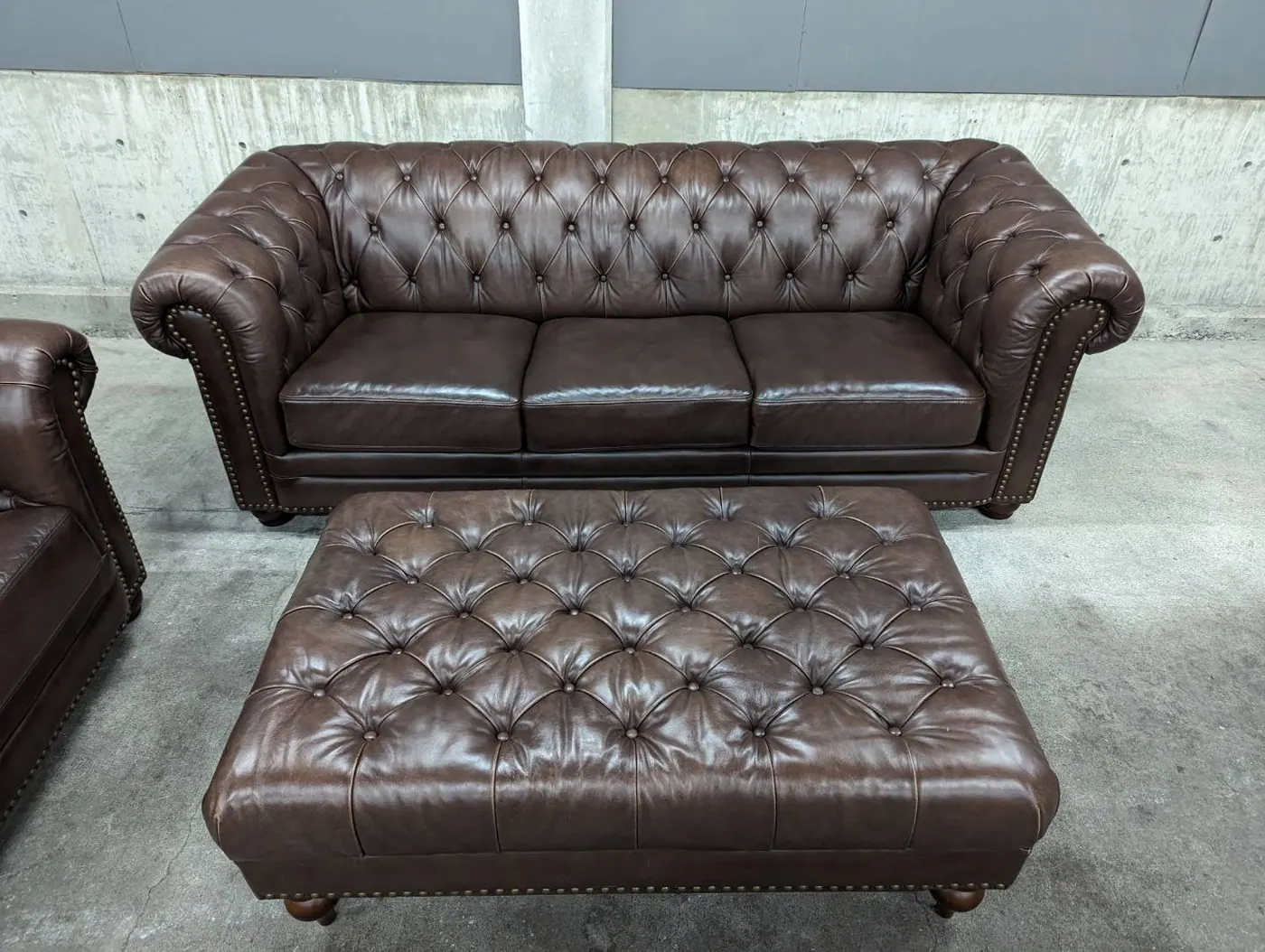 Top Grain Leather Chesterfield Set, view 5