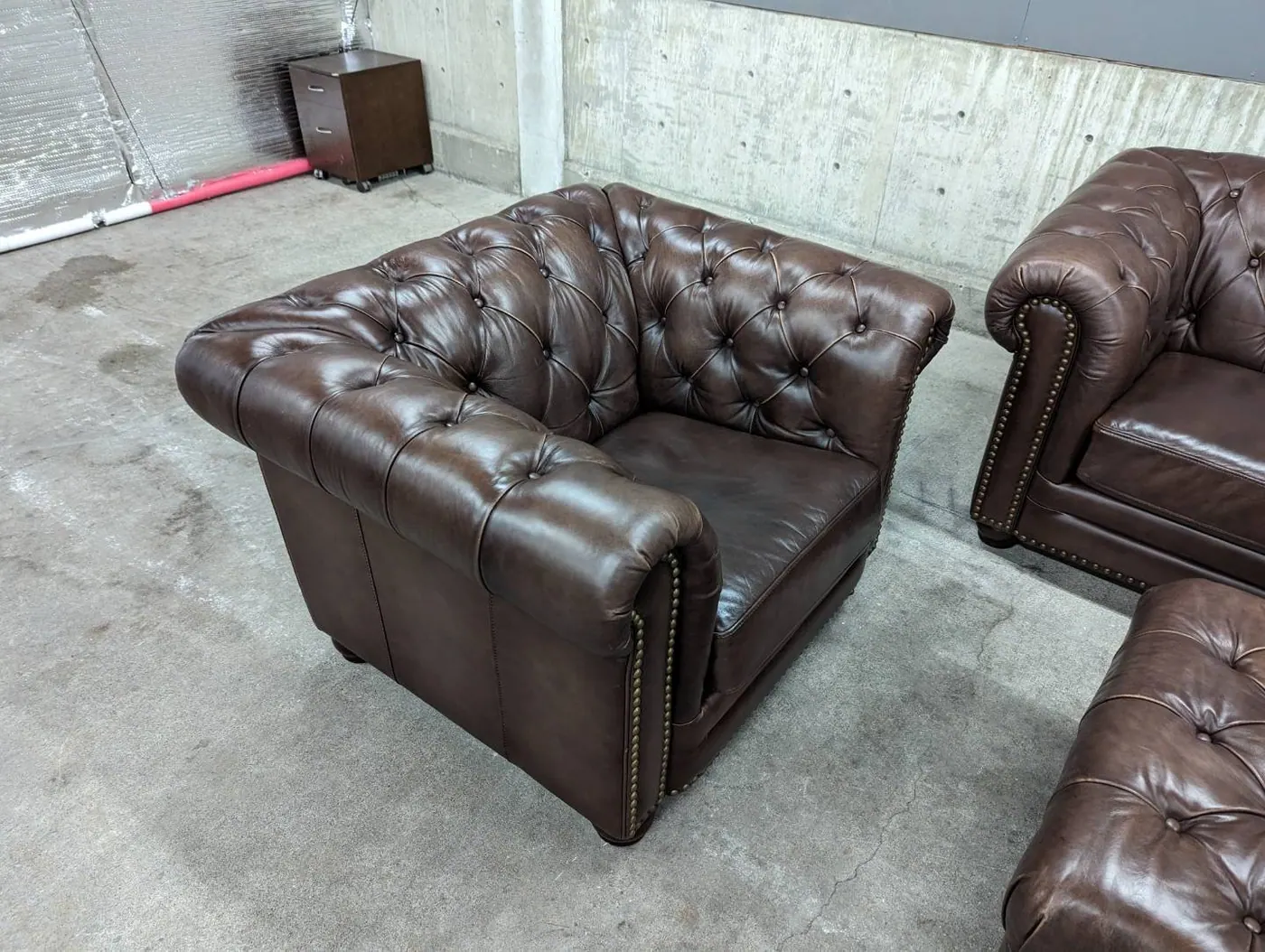 Top Grain Leather Chesterfield Set, view 6