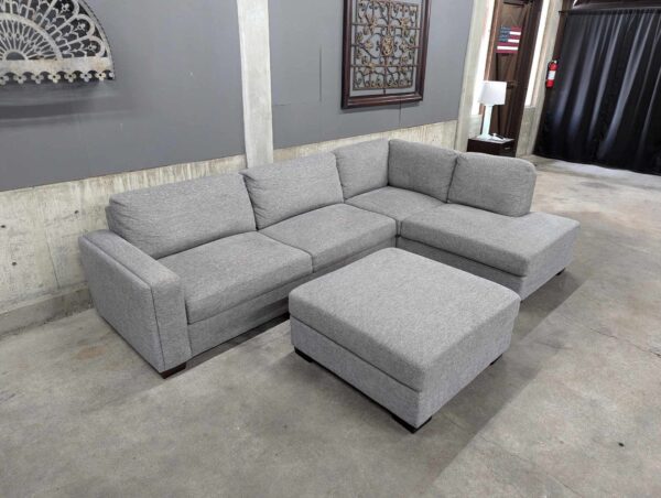 Maycen Sectional with Ottoman - Image 4