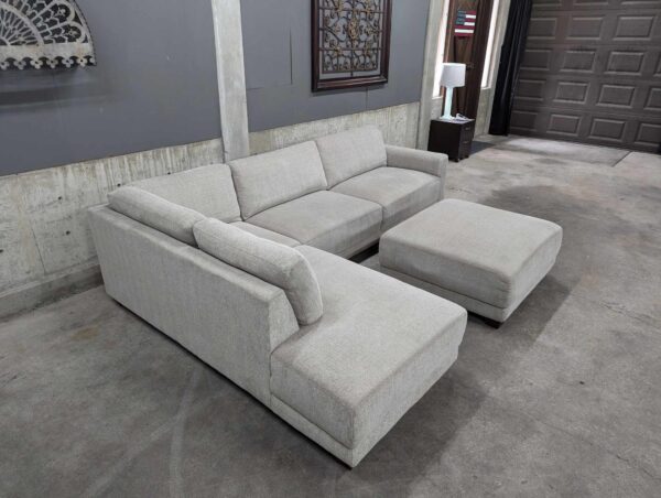 Raylin Fabric Sectional with Ottoman - Image 6