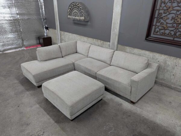 Raylin Fabric Sectional with Ottoman - Image 4