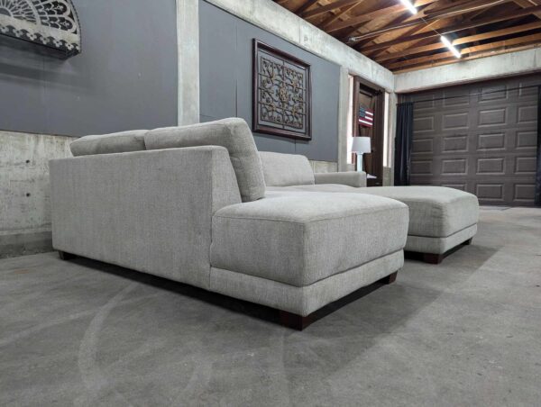 Raylin Fabric Sectional with Ottoman - Image 5